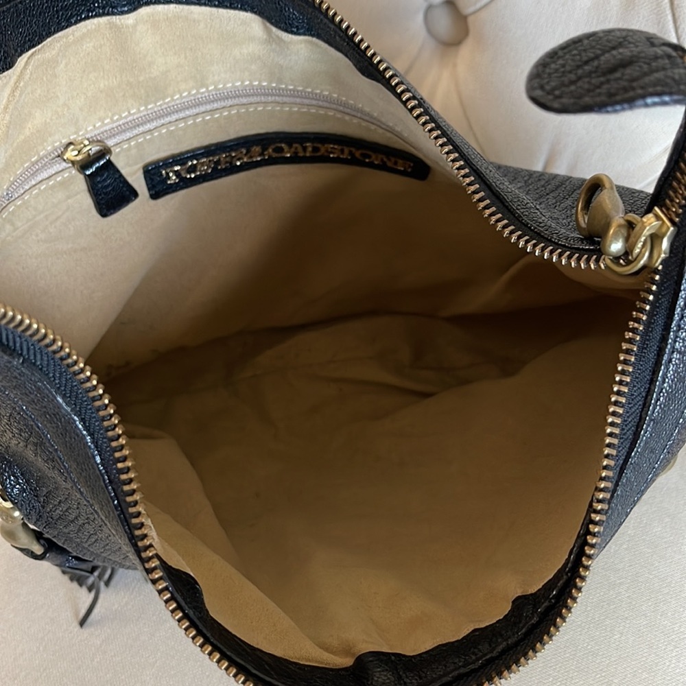 Chic Black Hobo Bag with Sleek Design - Picture 11 of 12